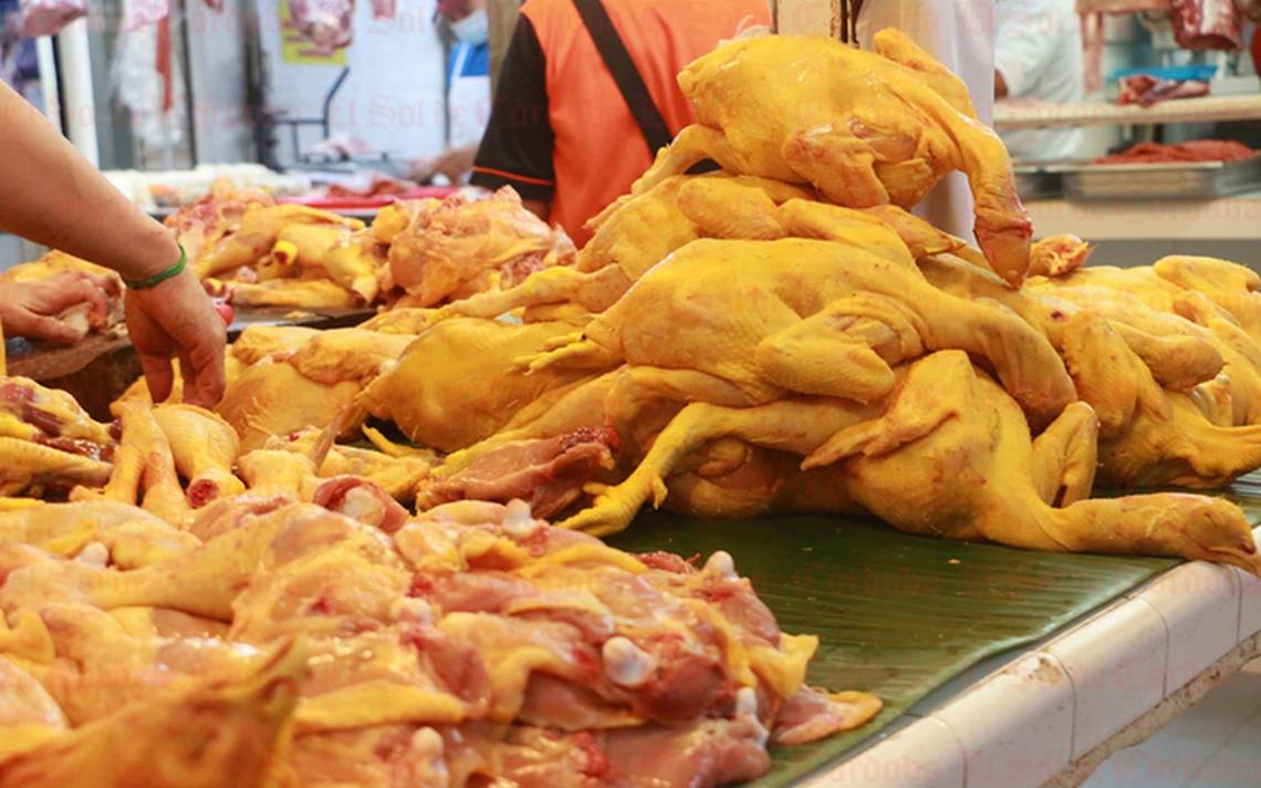 Suspenden venta de pollo en mercado 